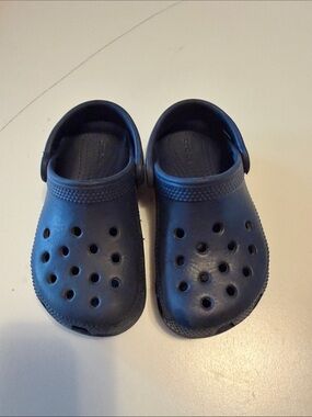 CROCS Toddler rubber water/play shoes. Size C9. Fair condition.